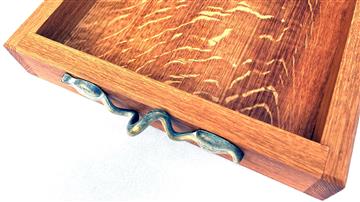 سینی چوبی لبه دار از چوب بلوط سفید و دستگیره آنتیک